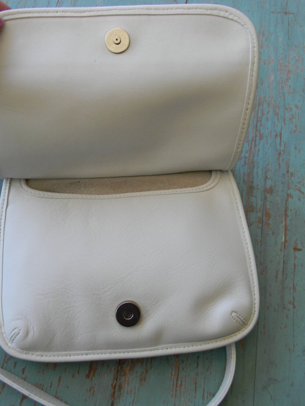 VINTAGE COACH 9142 WHITE CHALK HIPPIE CROSSBODY LEATHER SMALL BAG HANGTAG - Picture 8 of 9